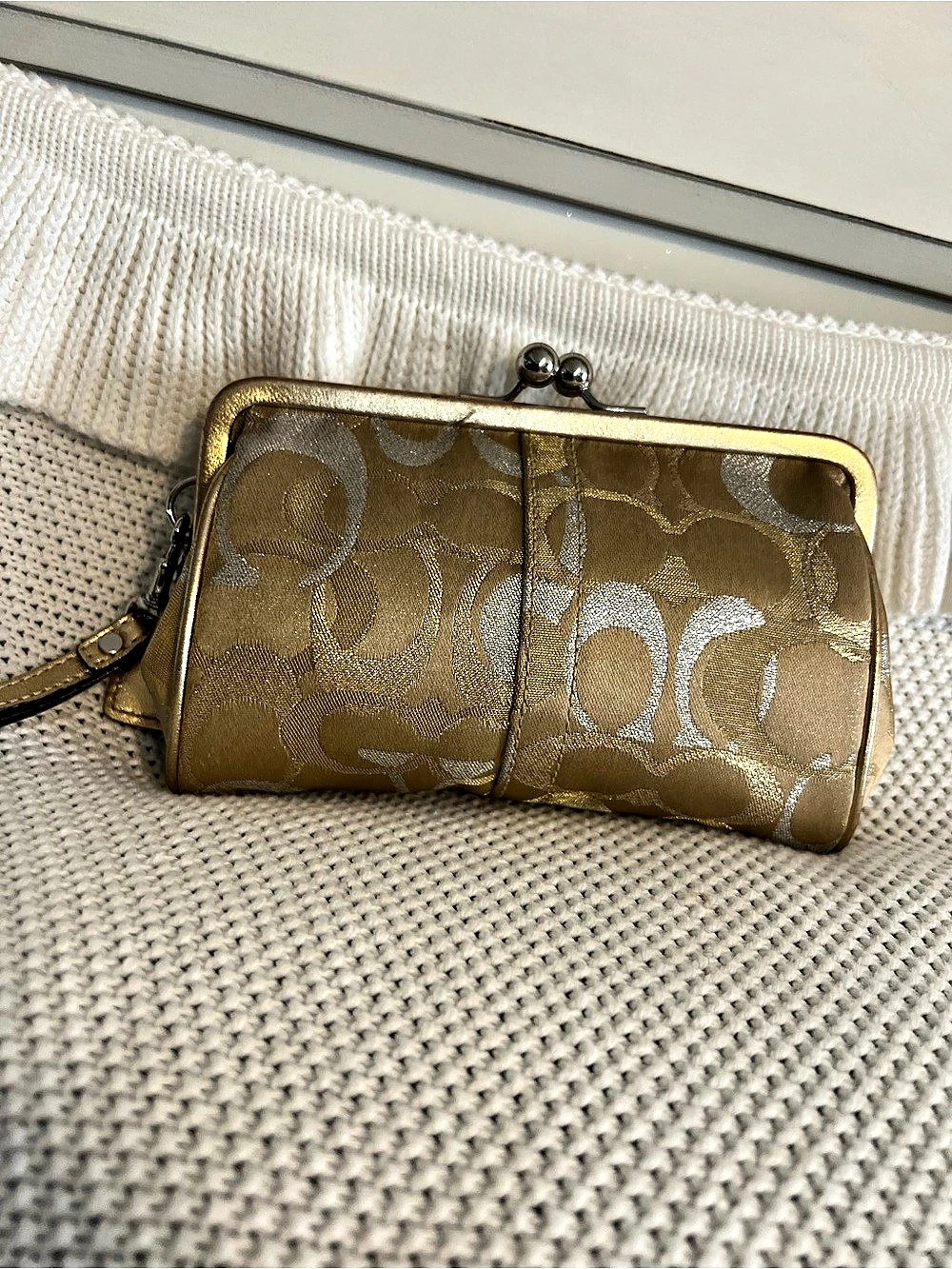 ✨ Rare Y2K Coach Metallic Gold Lurex Signature C Kiss-Lock Wristlet Clutch✨